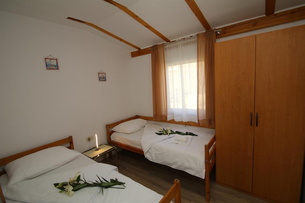 Oak House Villa Zadvarje Exterior foto
